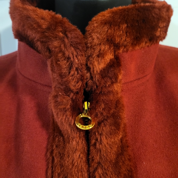 Chaps Deep Red Acrylic w/Suede Feel Sleeveless Vest in Lg - Picture 3 of 7